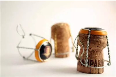 為什么香檳的瓶塞是蘑菇型？